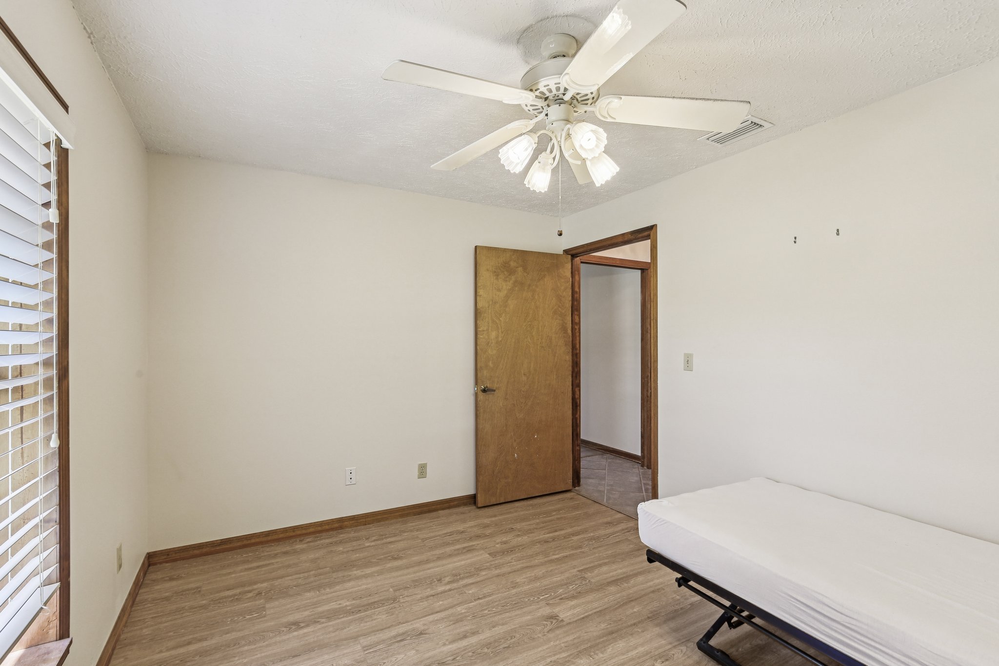 Dusty Rd-S2009-015.jpg