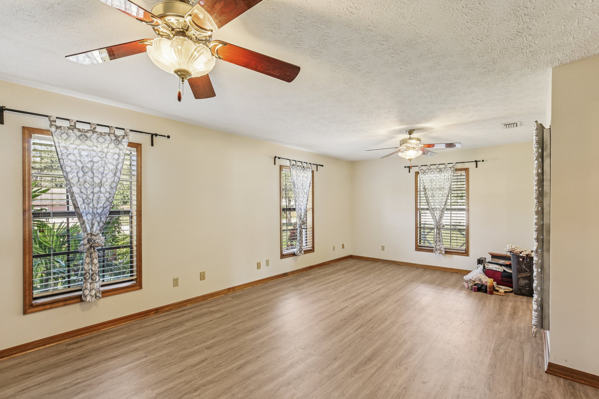 Dusty Rd-S2009-022.jpg