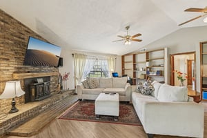 Dusty Rd-S2009-006.jpg