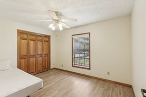 Dusty Rd-S2009-013.jpg