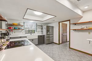 Dusty Rd-S2009-028.jpg