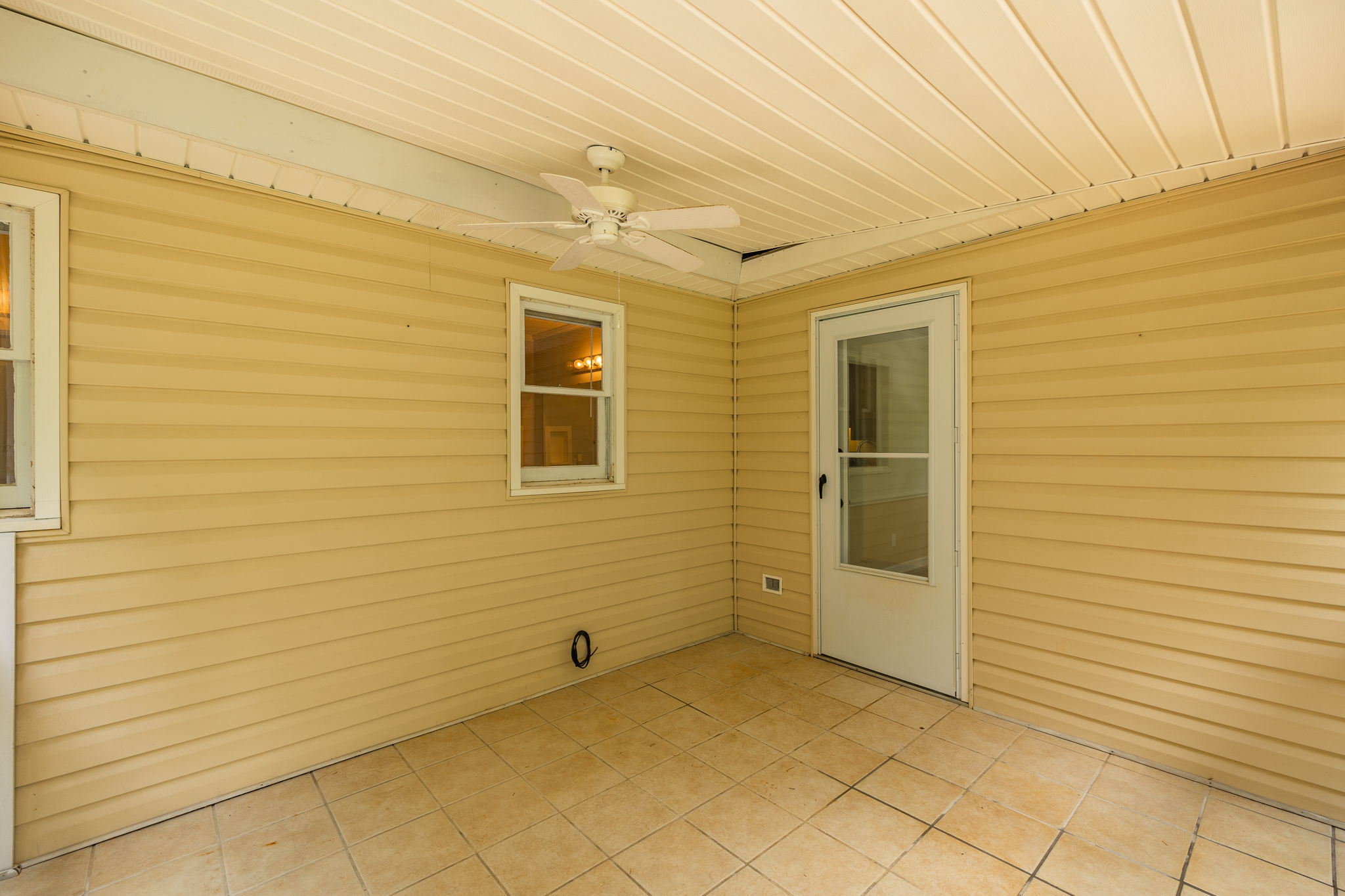 7004 Montague Rd-25
