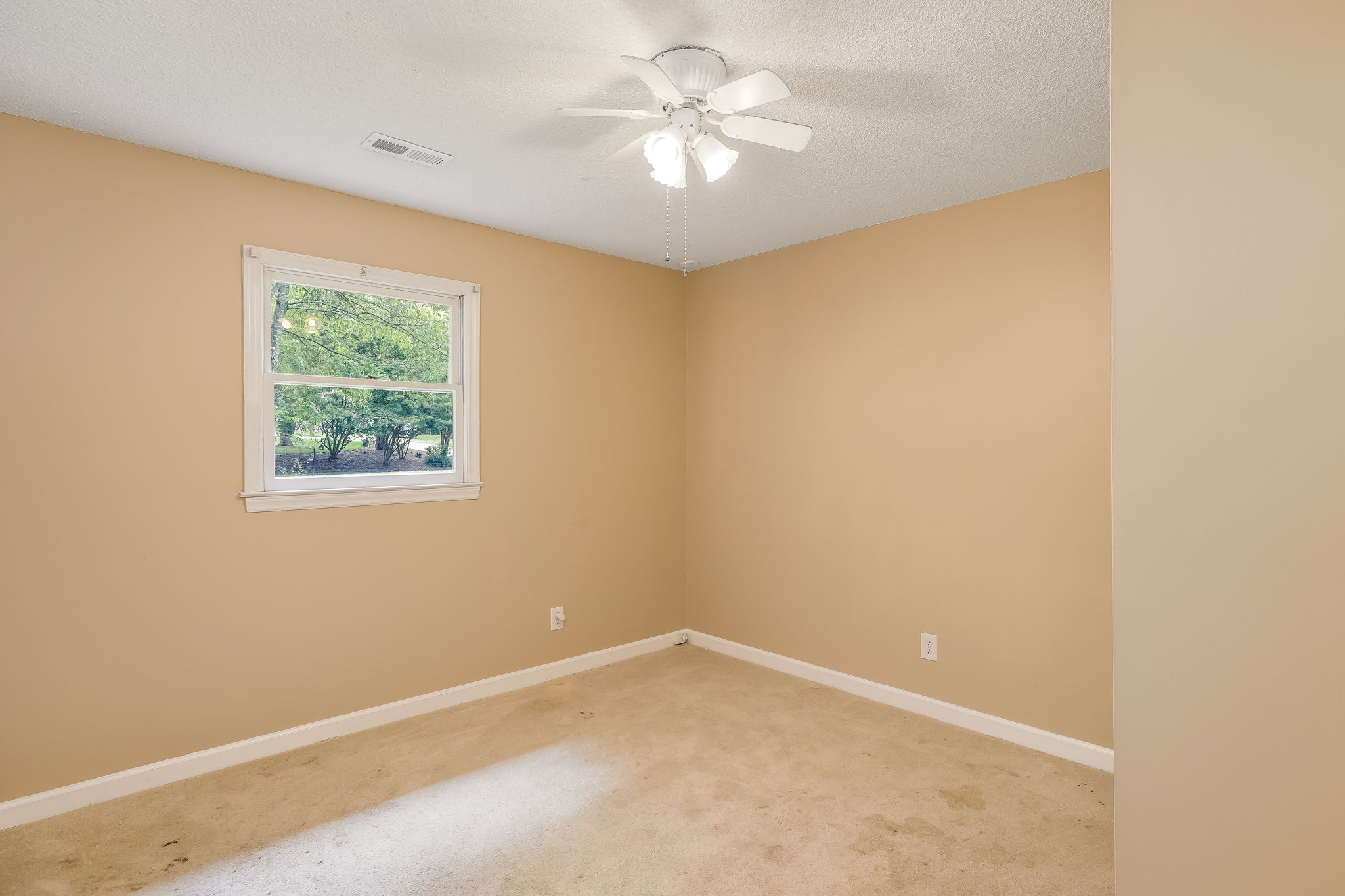 7004 Montague Rd-16