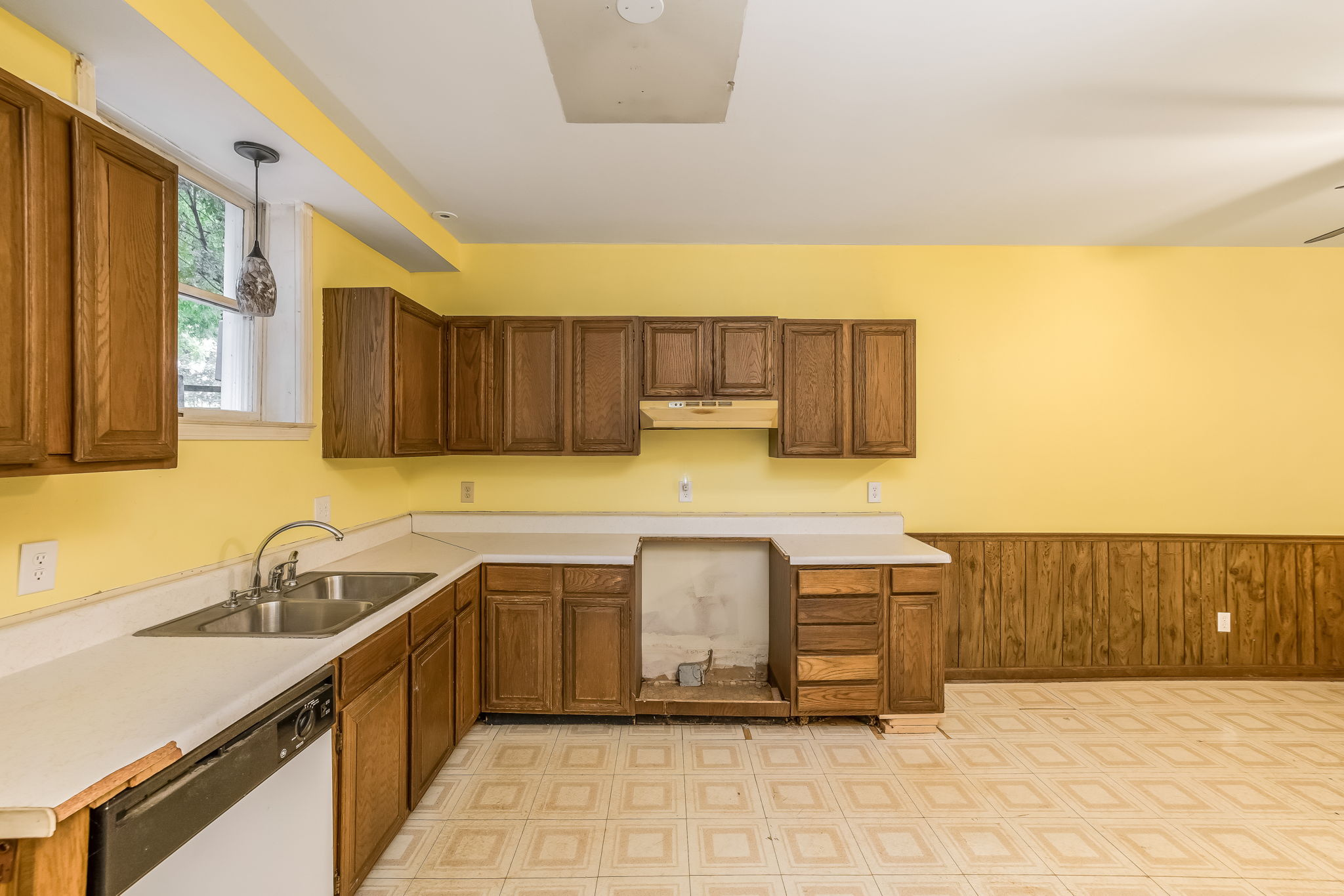 7004 Montague Rd-21