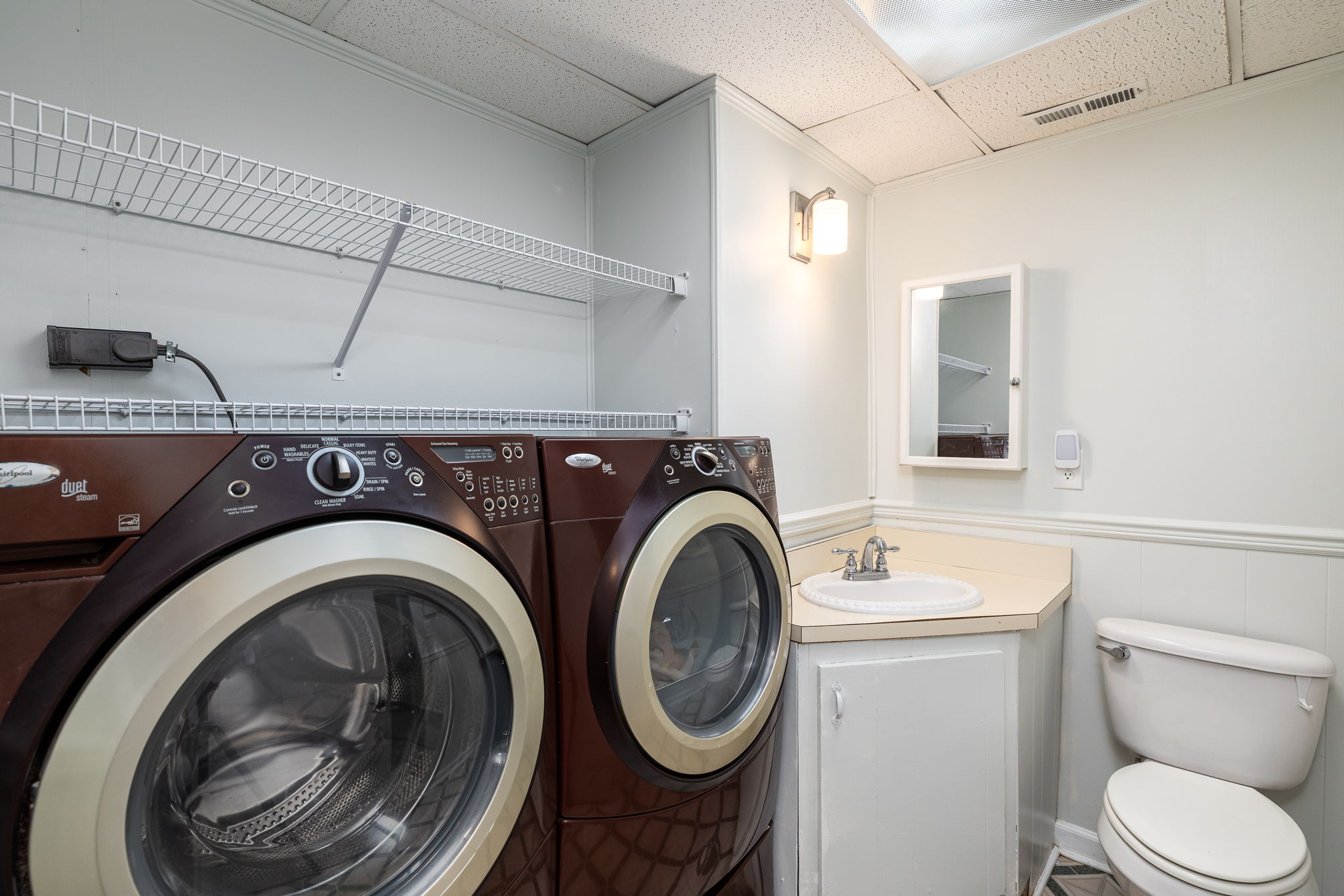 7004 Montague Rd-23