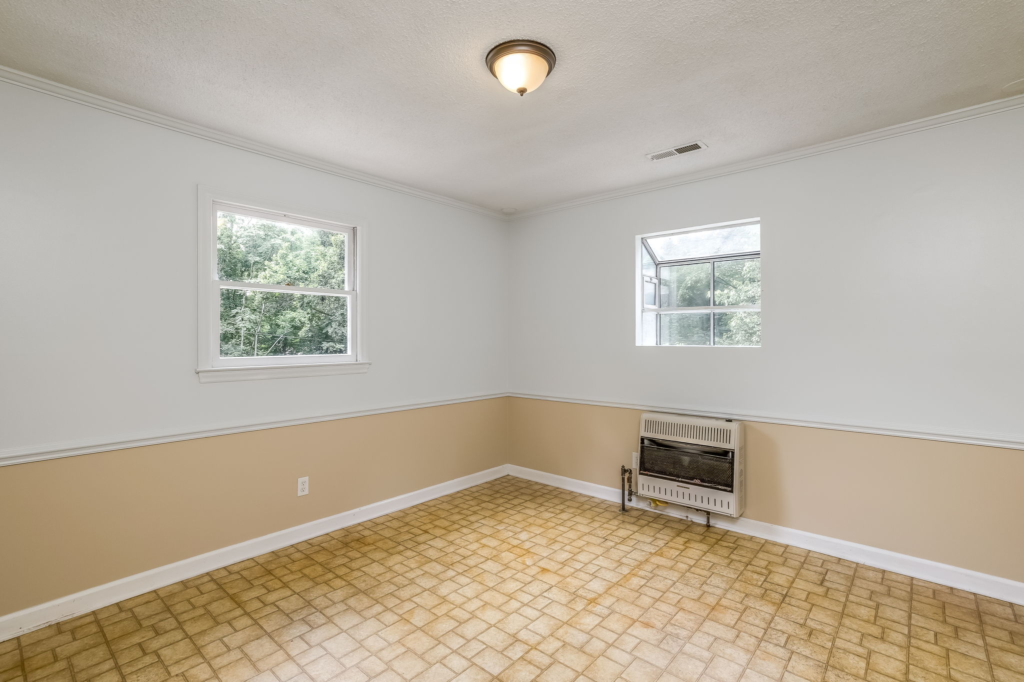 7004 Montague Rd-9