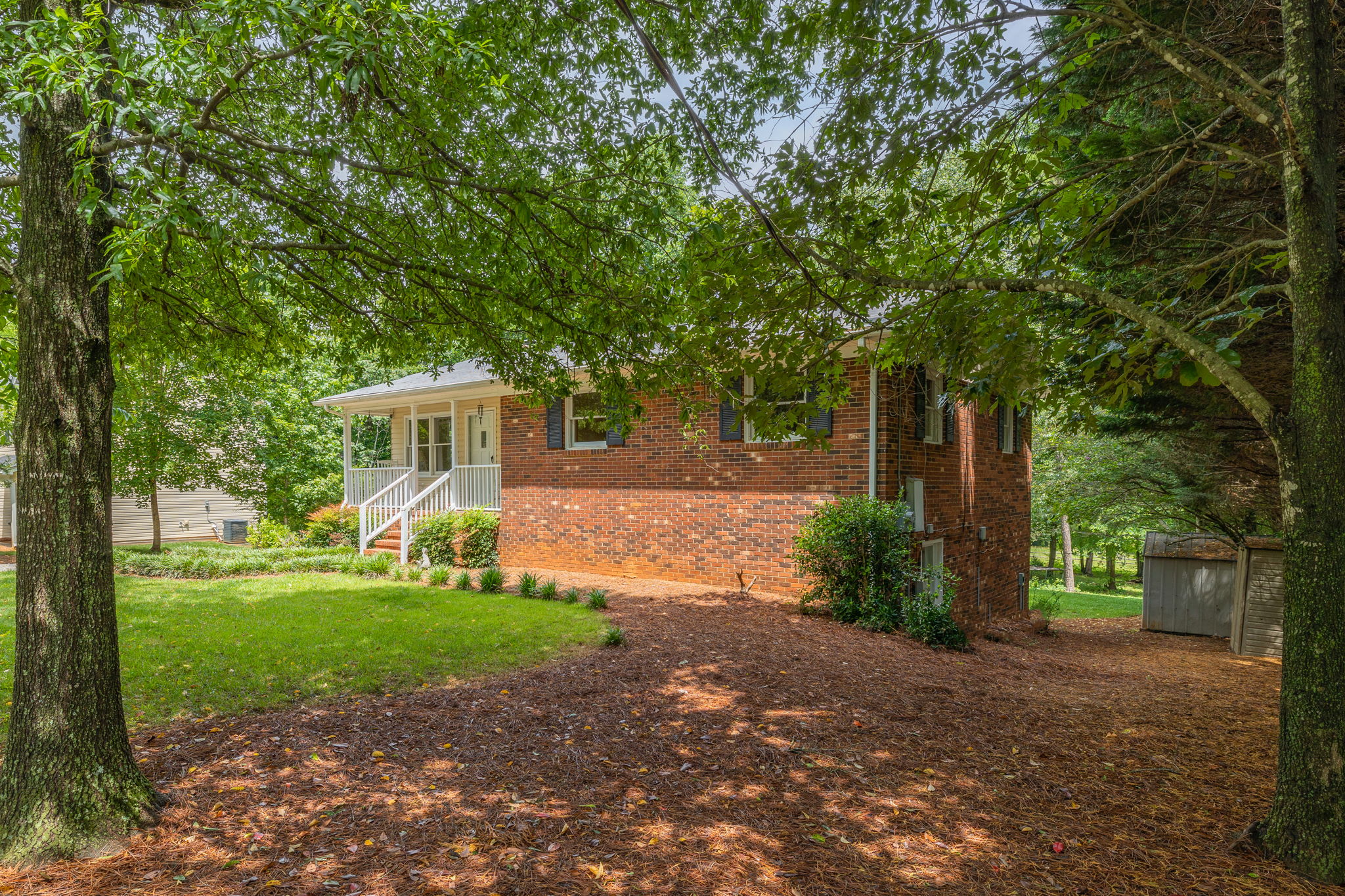 7004 Montague Rd-3