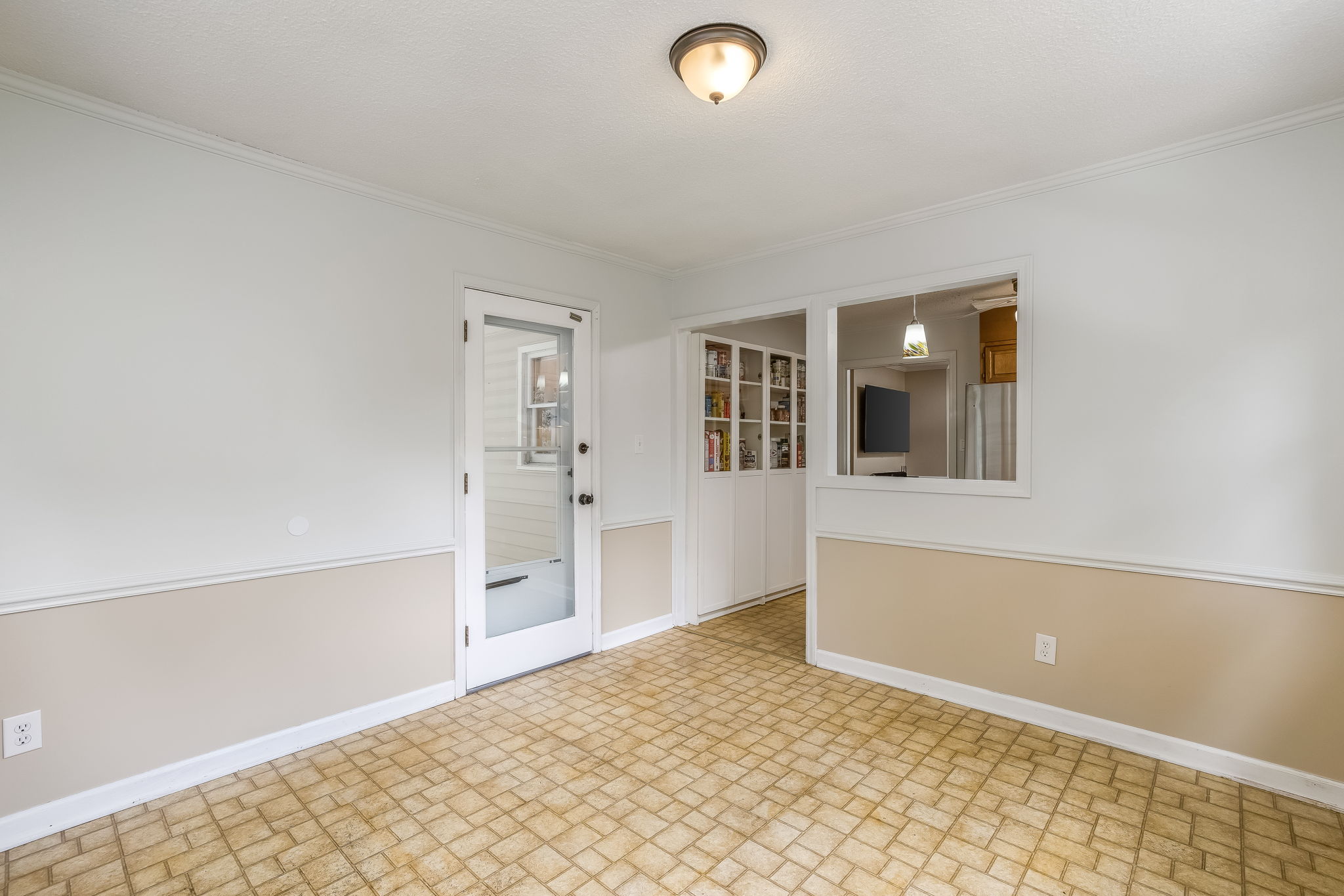 7004 Montague Rd-10