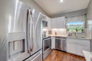 108th Ave E-009