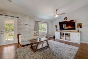108th Ave E-006