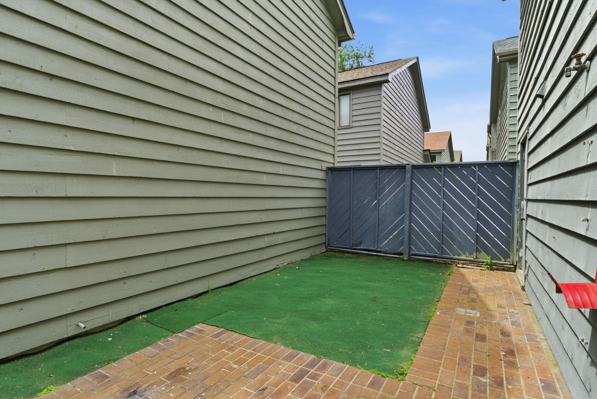  Photo 46