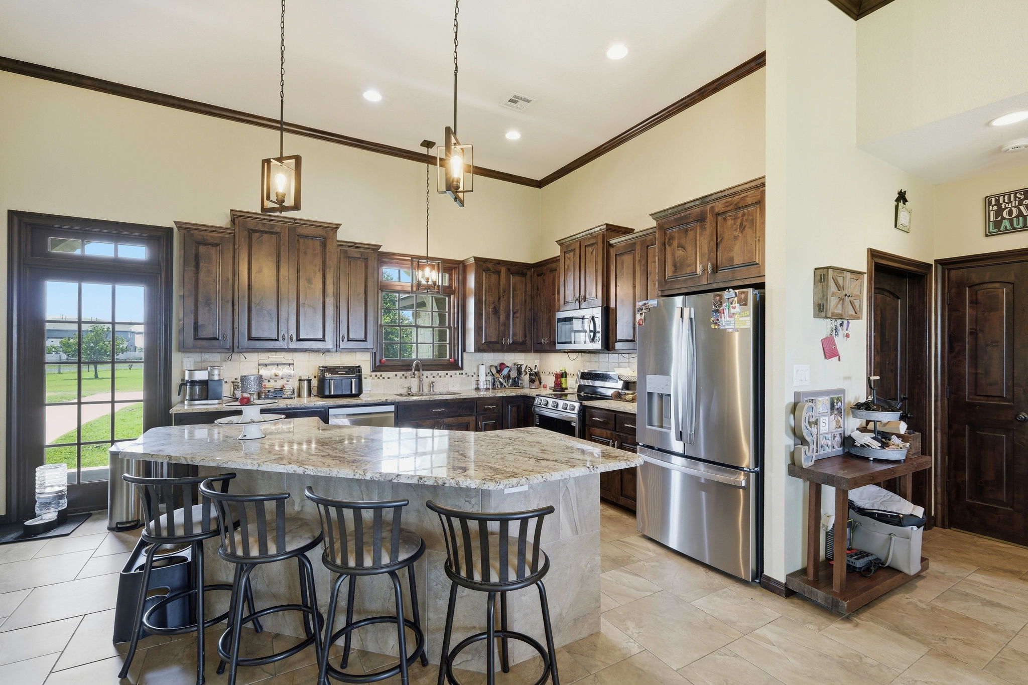 Kitchen/Breakfast Bar