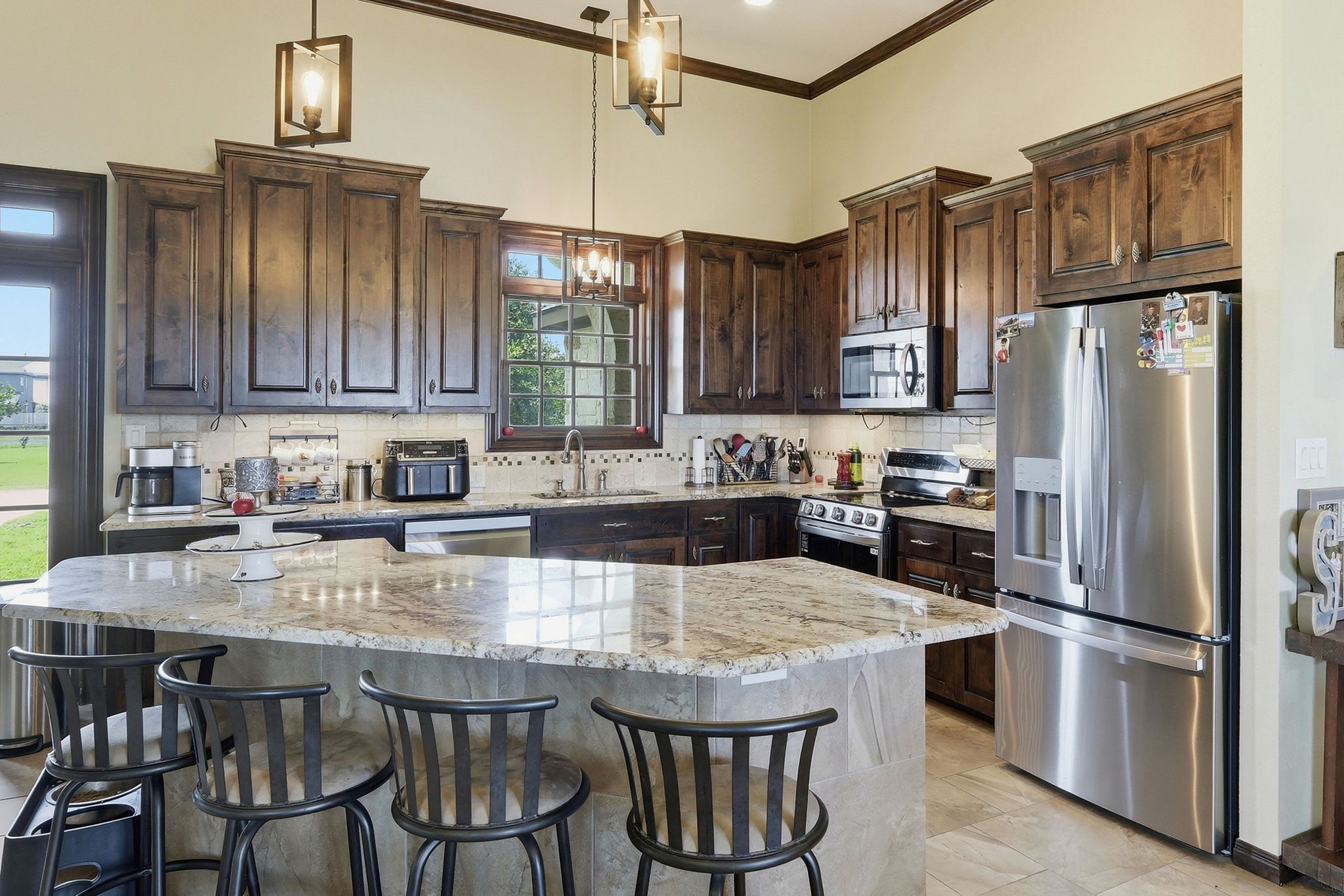 Kitchen/Breakfast Bar