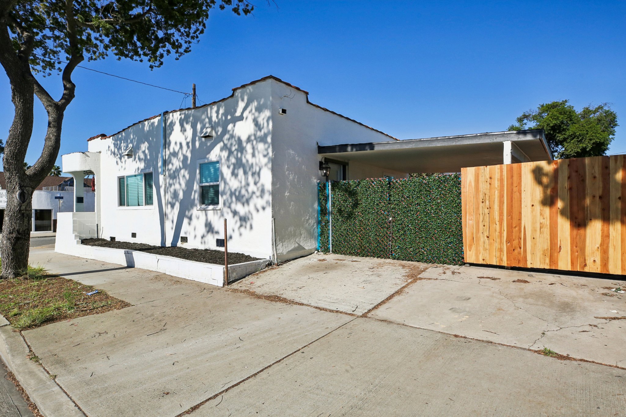 E Willow St-S1501-004.jpg