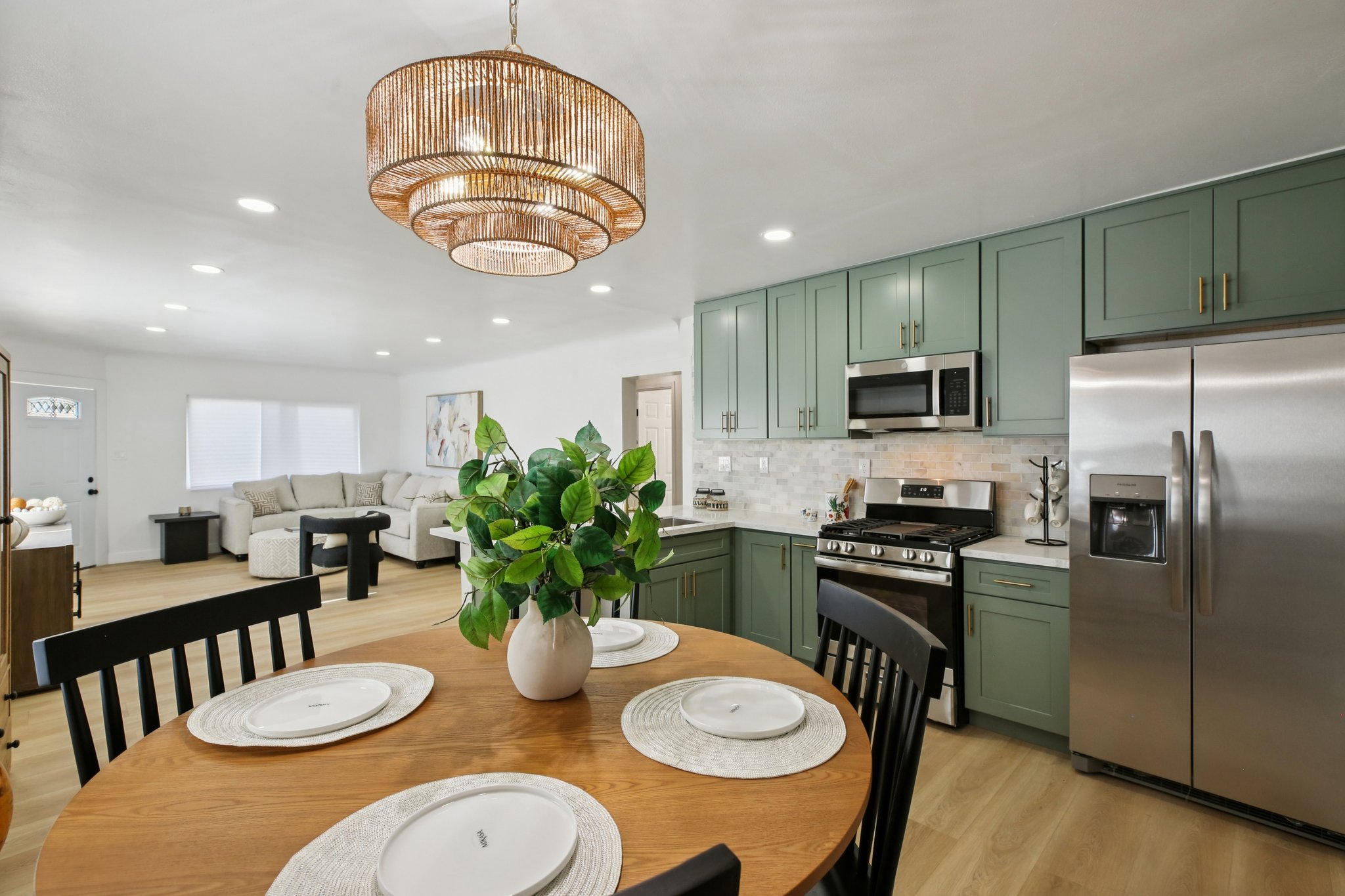 E Willow St-S1501-010.jpg