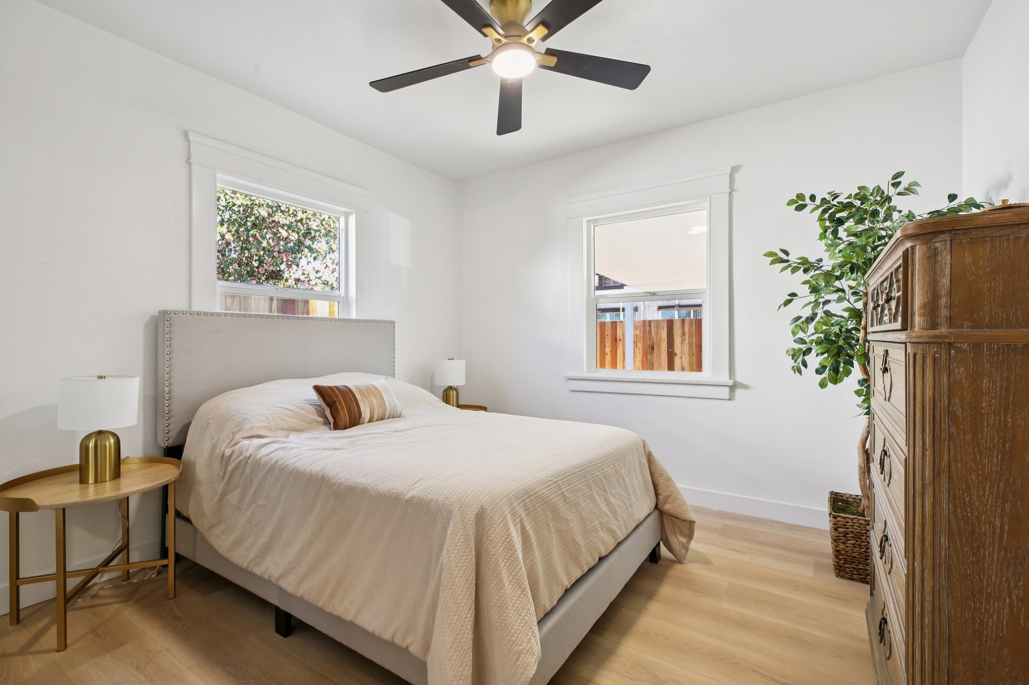 E Willow St-S1501-015.jpg