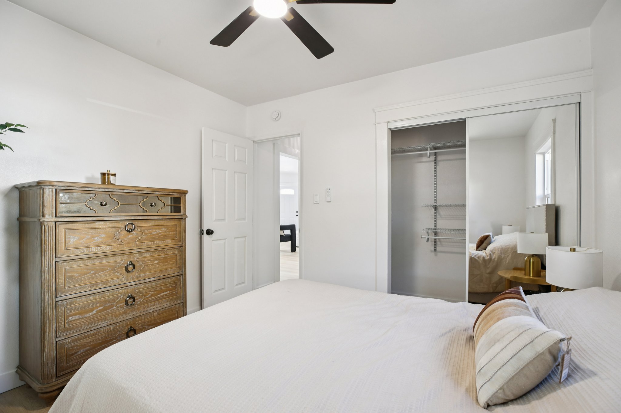 E Willow St-S1501-016.jpg