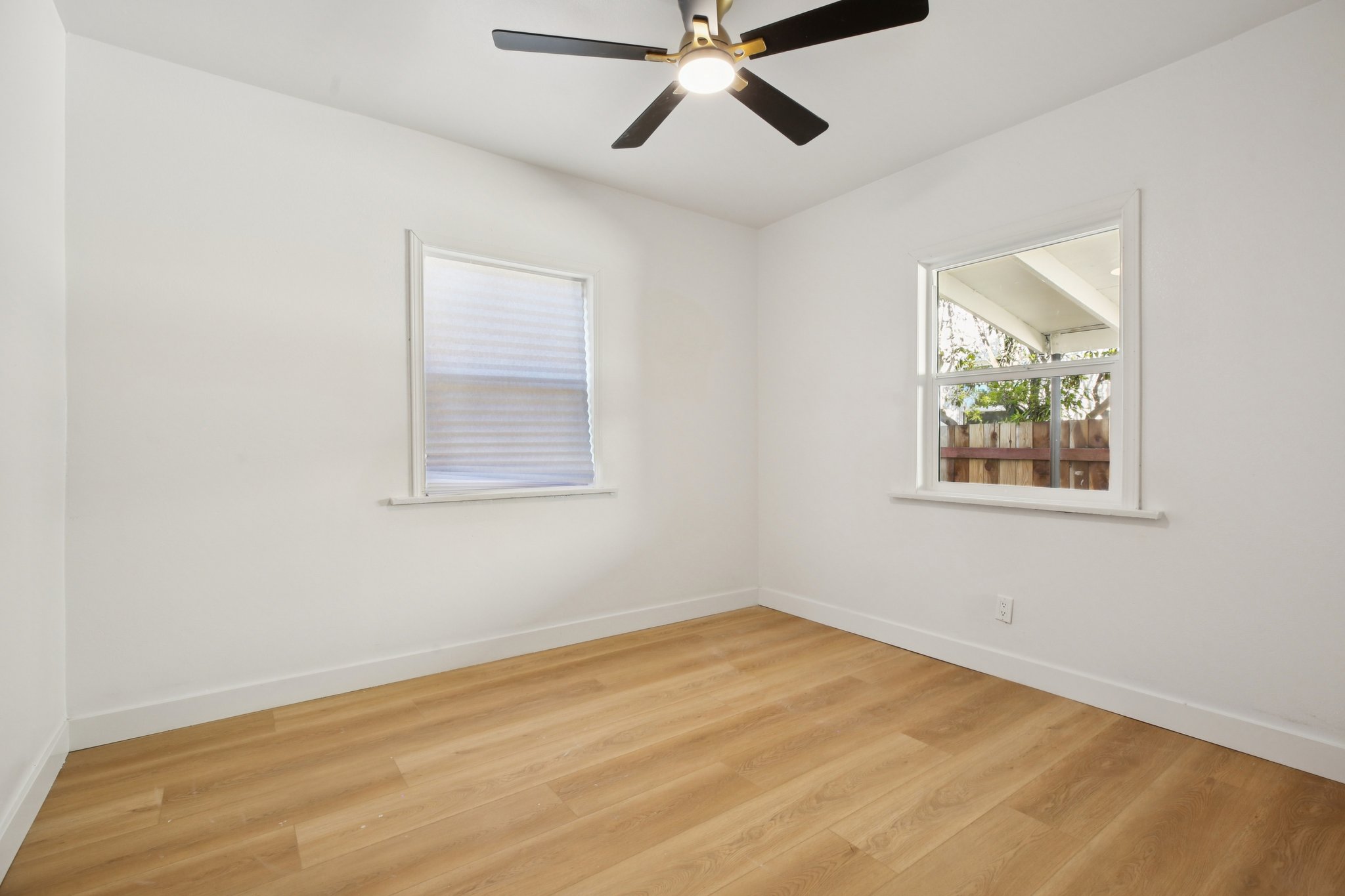 E Willow St-S1501-019.jpg