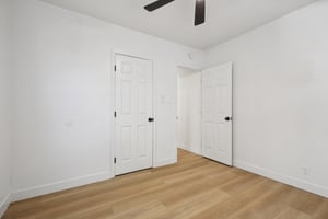 E Willow St-S1501-020.jpg