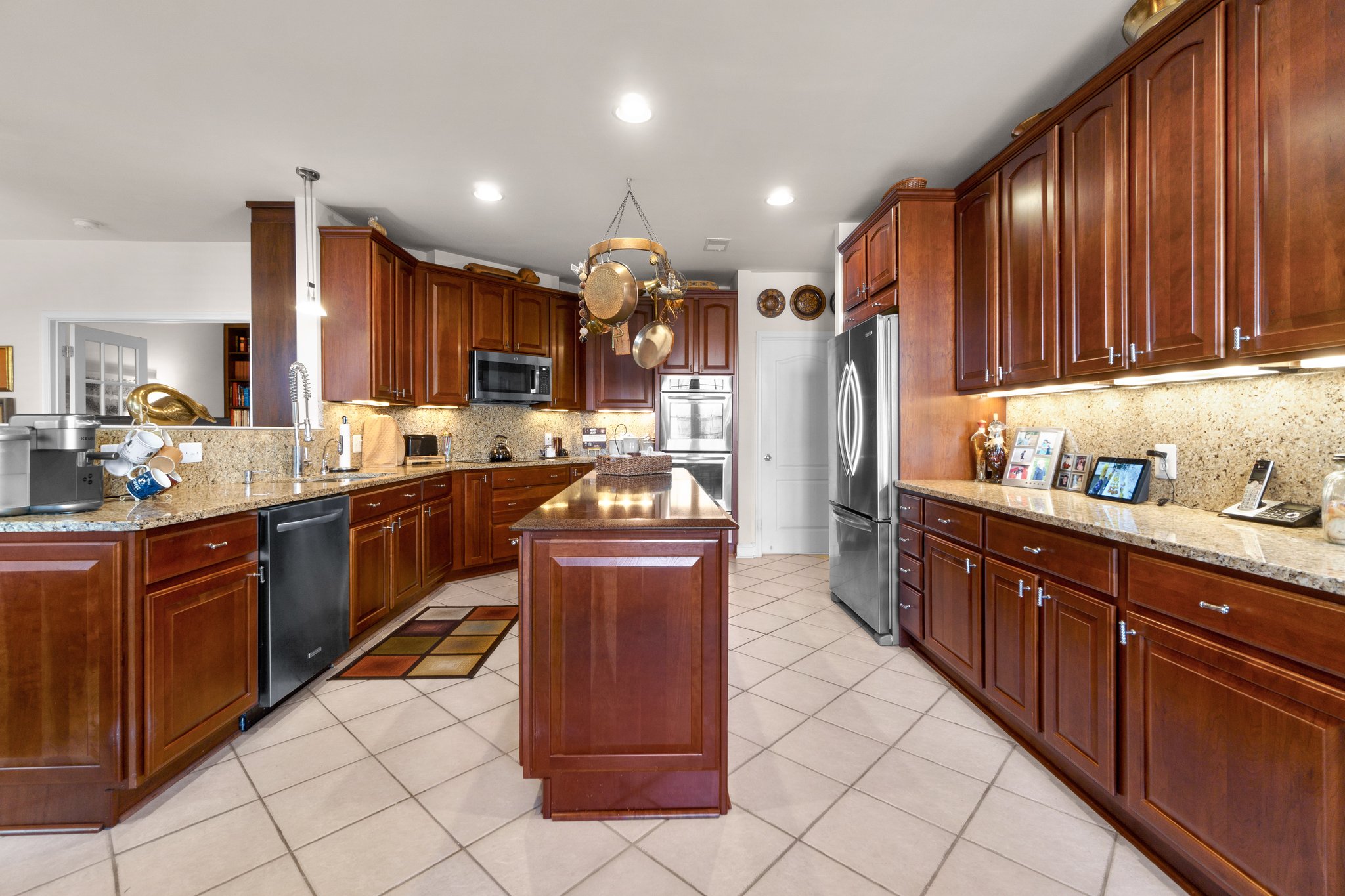 12. 701 Fallsgrove Dr.jpg