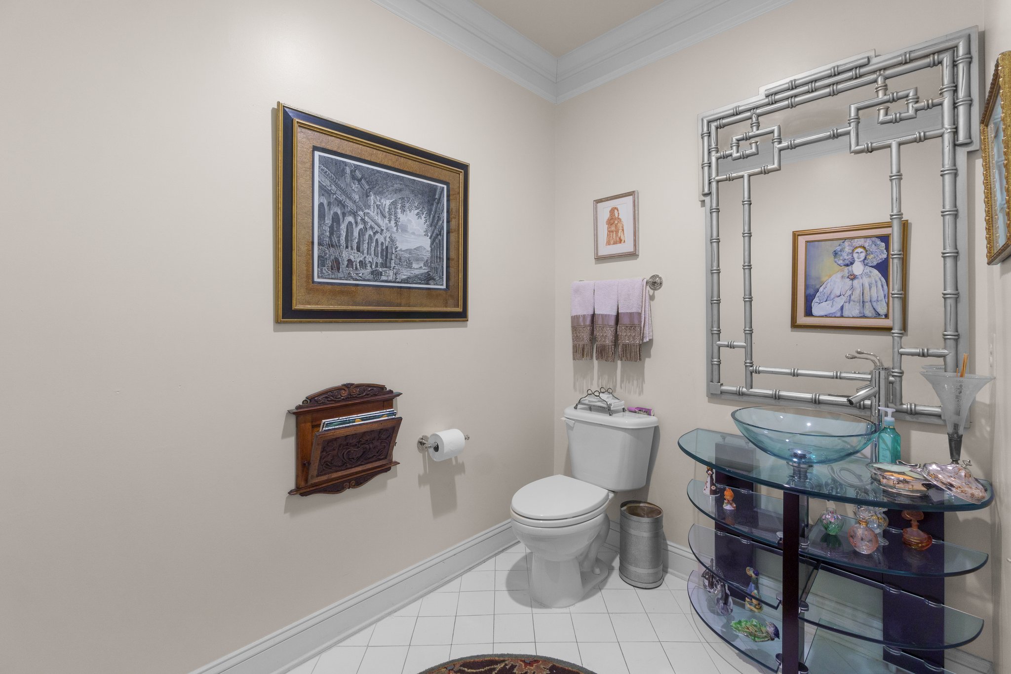 20. 701 Fallsgrove Dr.jpg