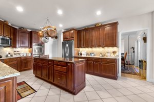 13. 701 Fallsgrove Dr.jpg