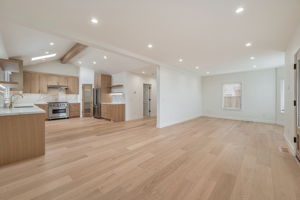 011_701 Olive Ave  South 