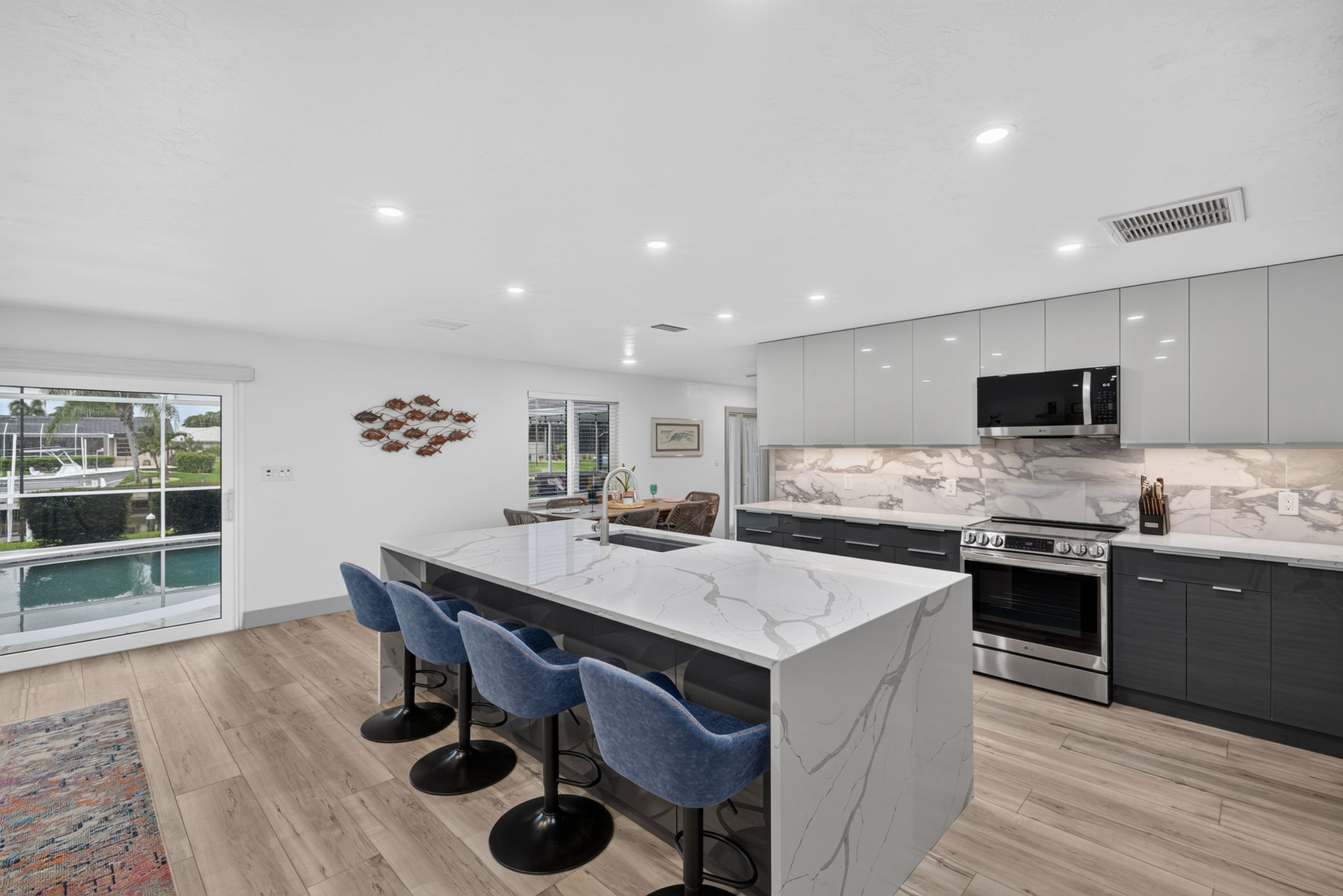 Breakfast Bar 1 of 2
