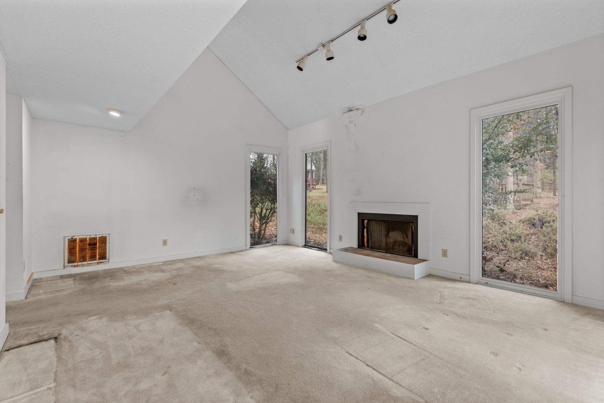 7012 Falconbridge Rd, Chapel Hill, NC 27517