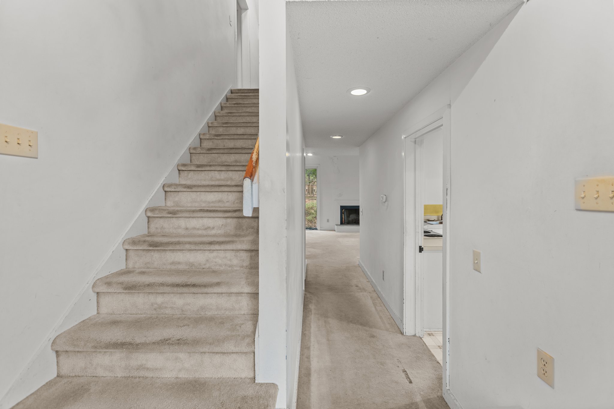 7012 Falconbridge Rd, Chapel Hill, NC 27517