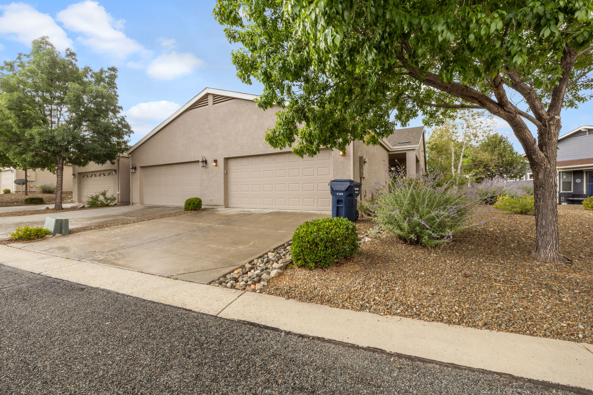 2 car garage on the Right side