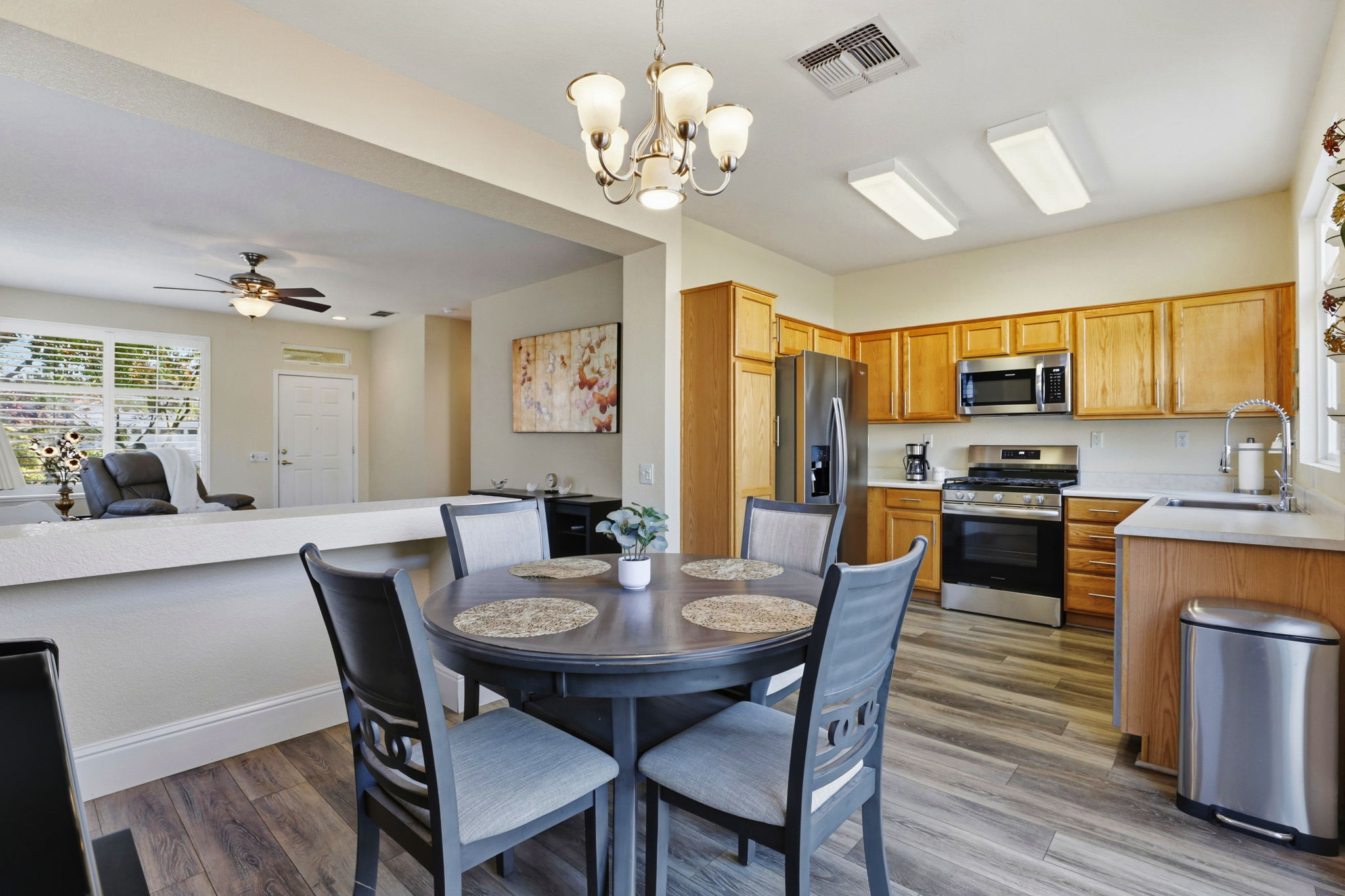 010_F8_7016 Mule Team Way