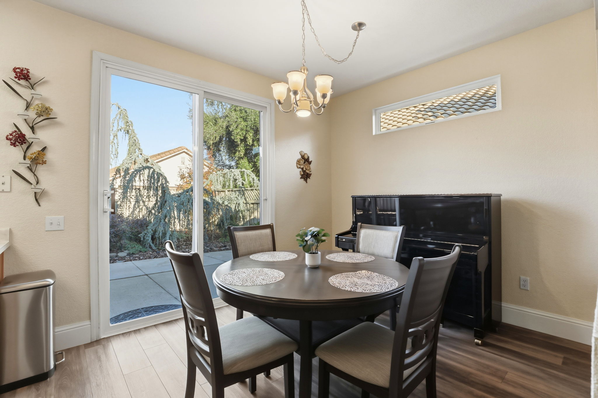 011_F8_7016 Mule Team Way