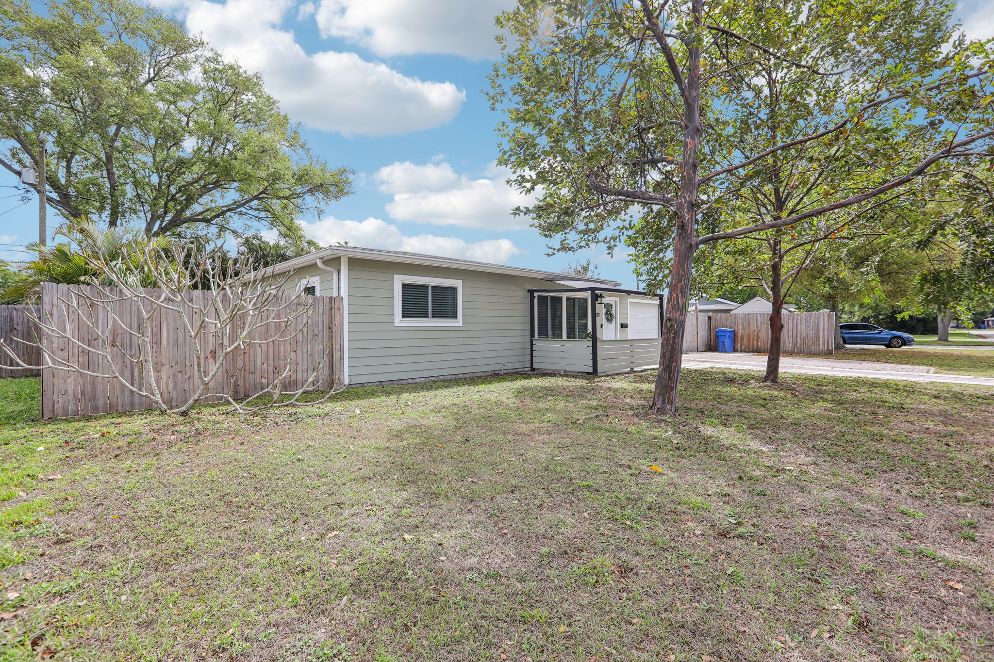 Meadowlawn Dr-S1703-003.jpg