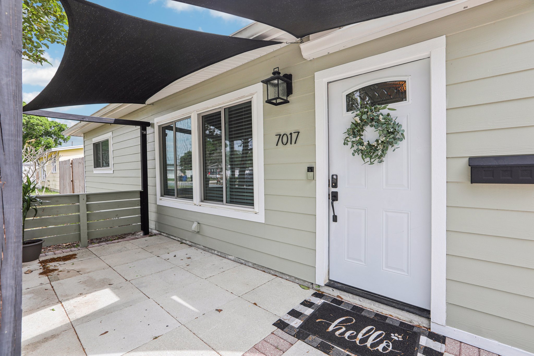 Meadowlawn Dr-S1703-004.jpg