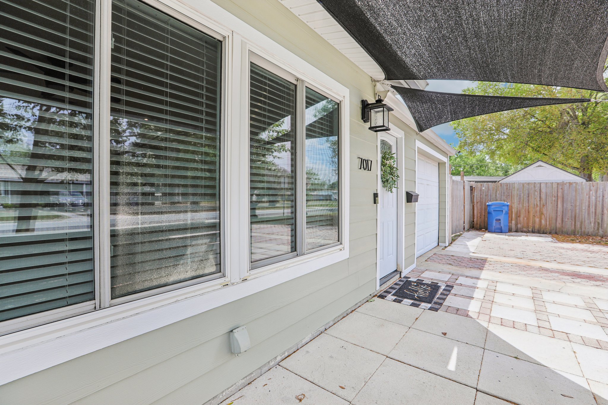 Meadowlawn Dr-S1703-005.jpg