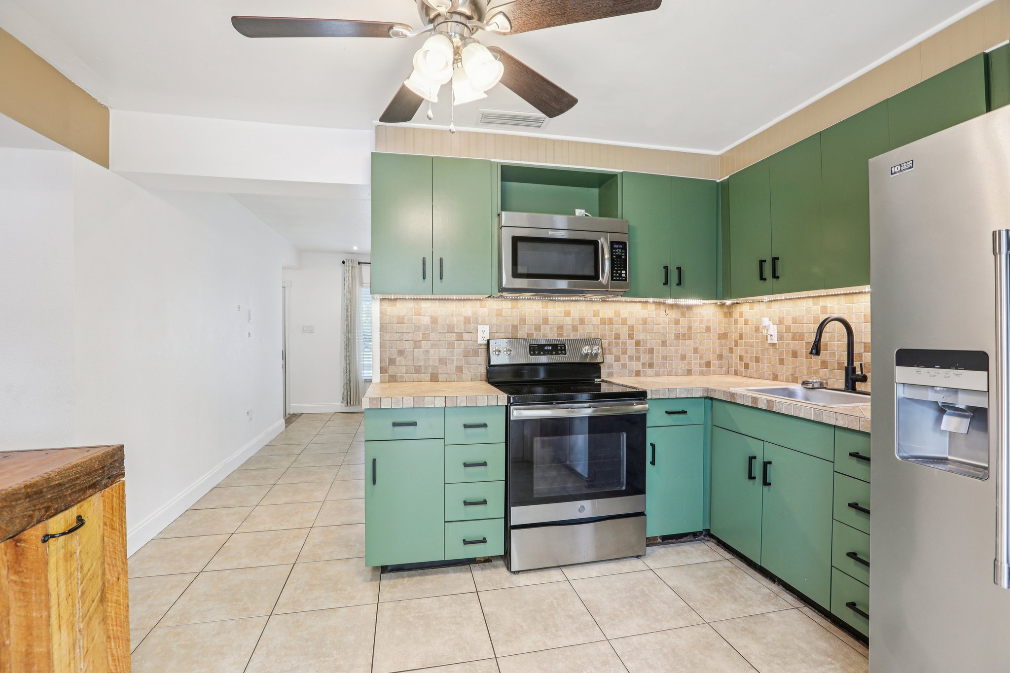 Meadowlawn Dr-S1703-011.jpg