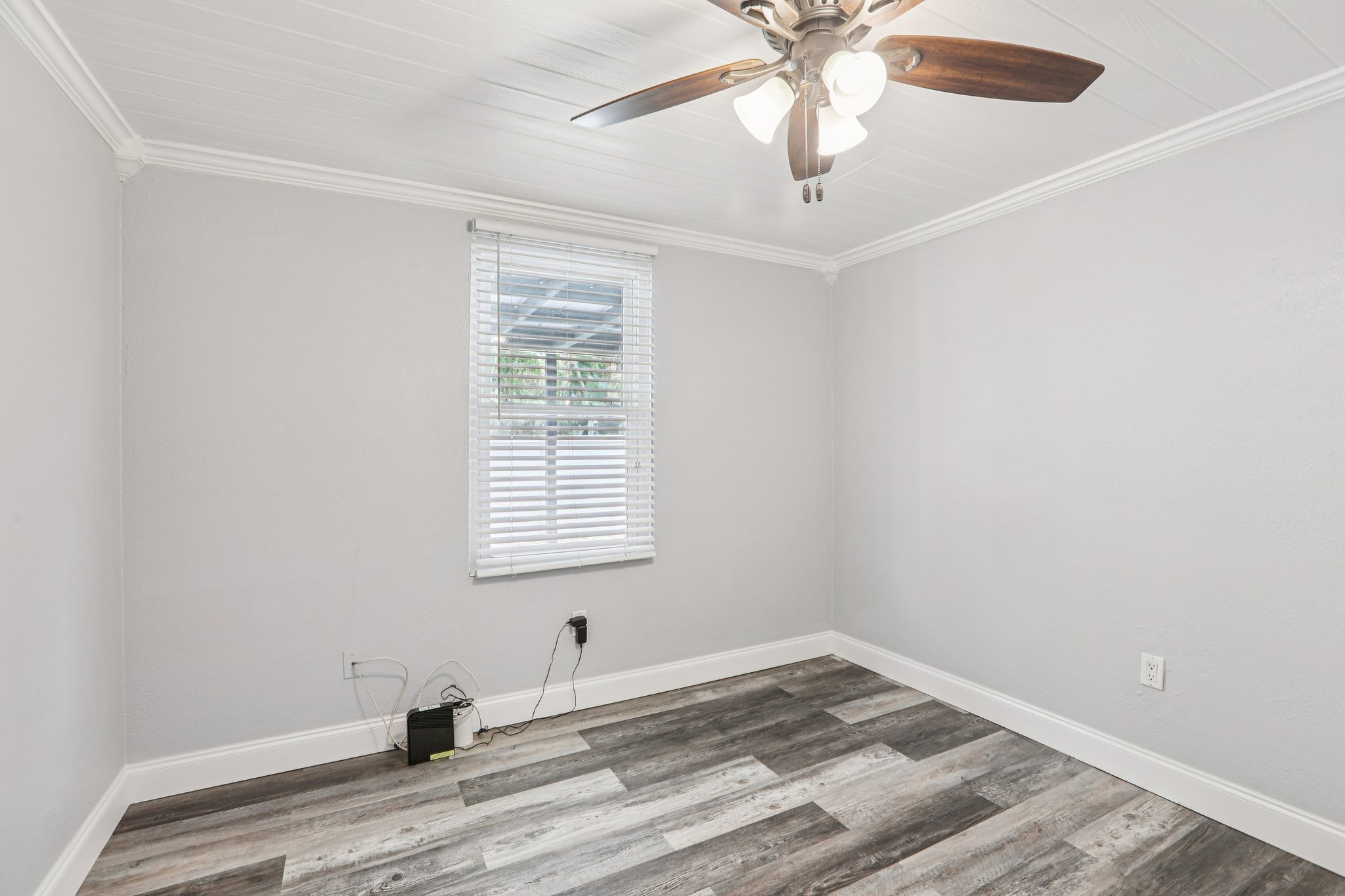 Meadowlawn Dr-S1703-012.jpg