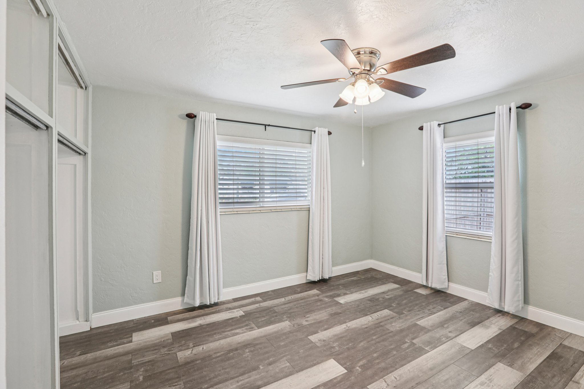 Meadowlawn Dr-S1703-019.jpg