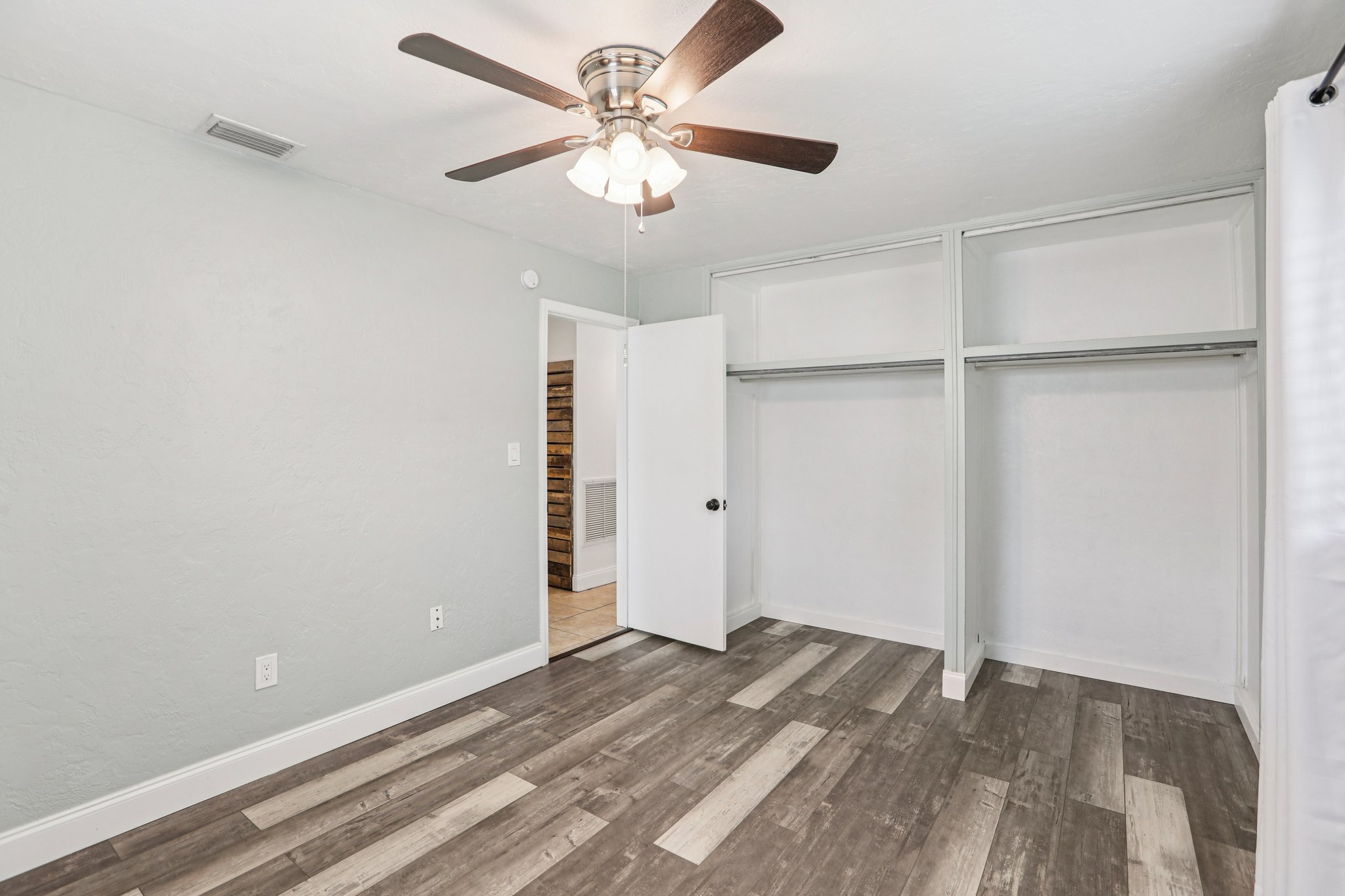 Meadowlawn Dr-S1703-020.jpg