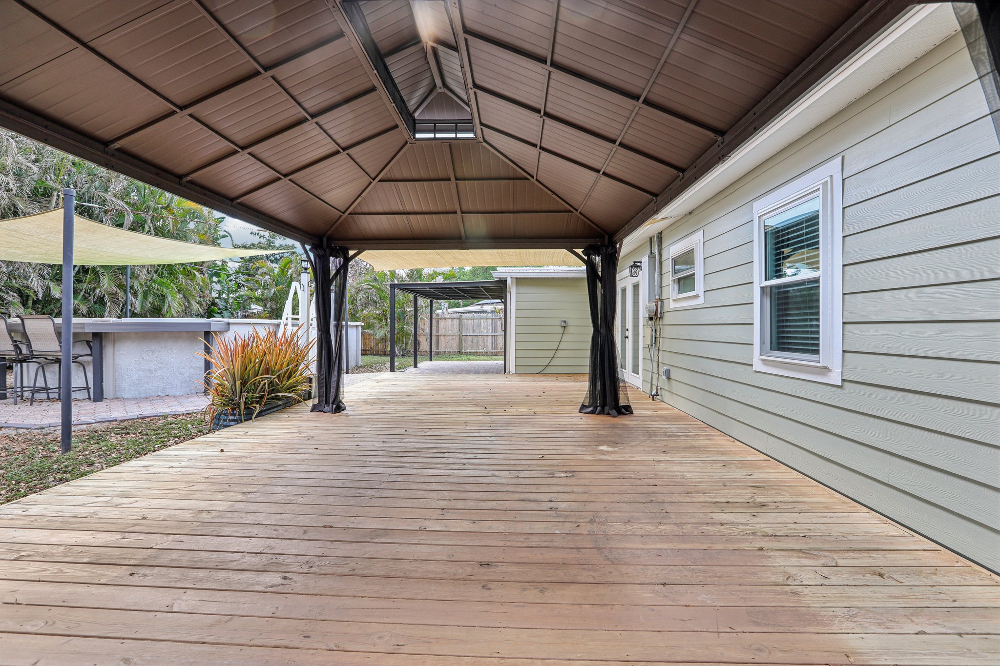 Meadowlawn Dr-S1703-022.jpg