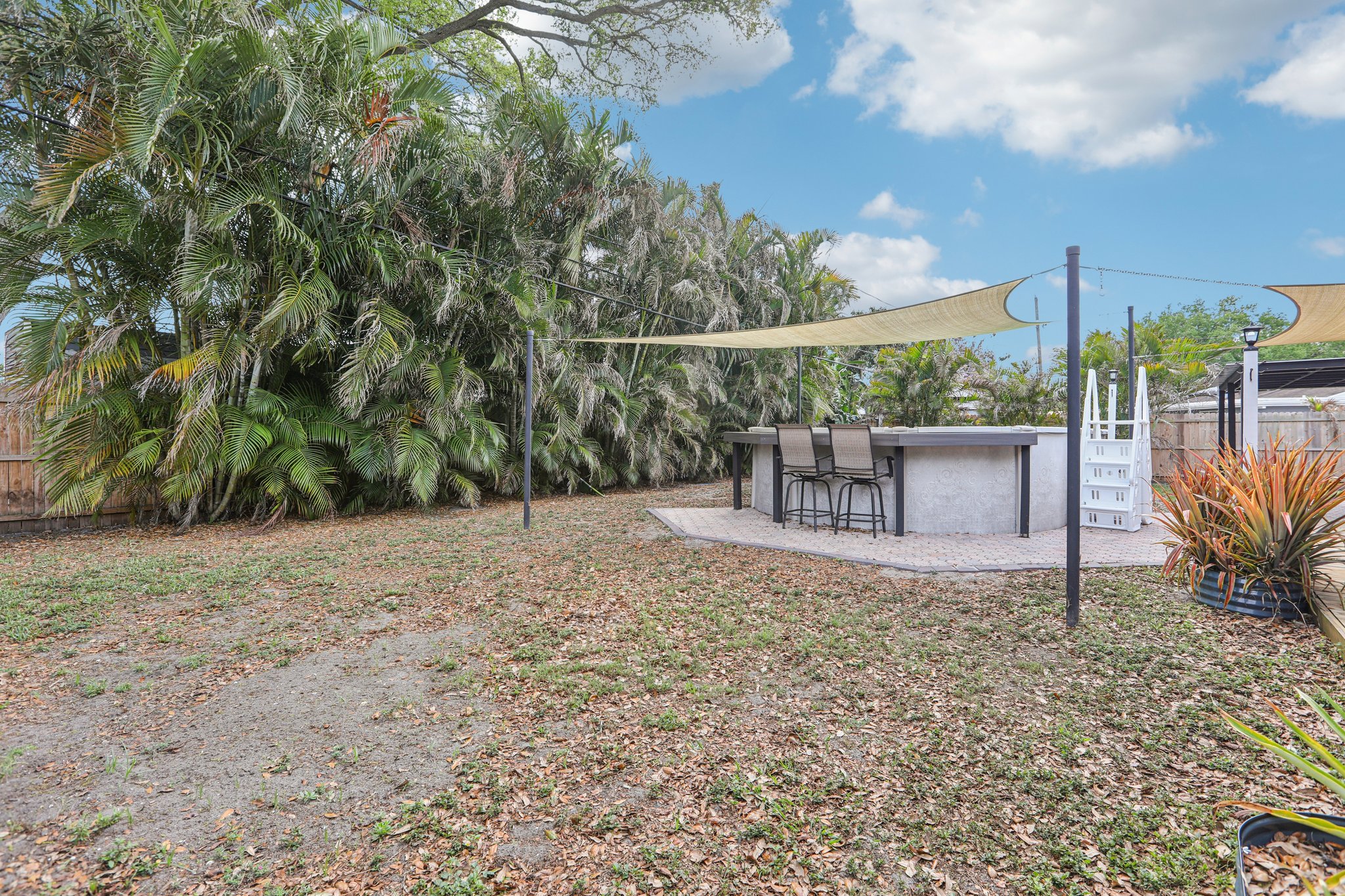 Meadowlawn Dr-S1703-023.jpg