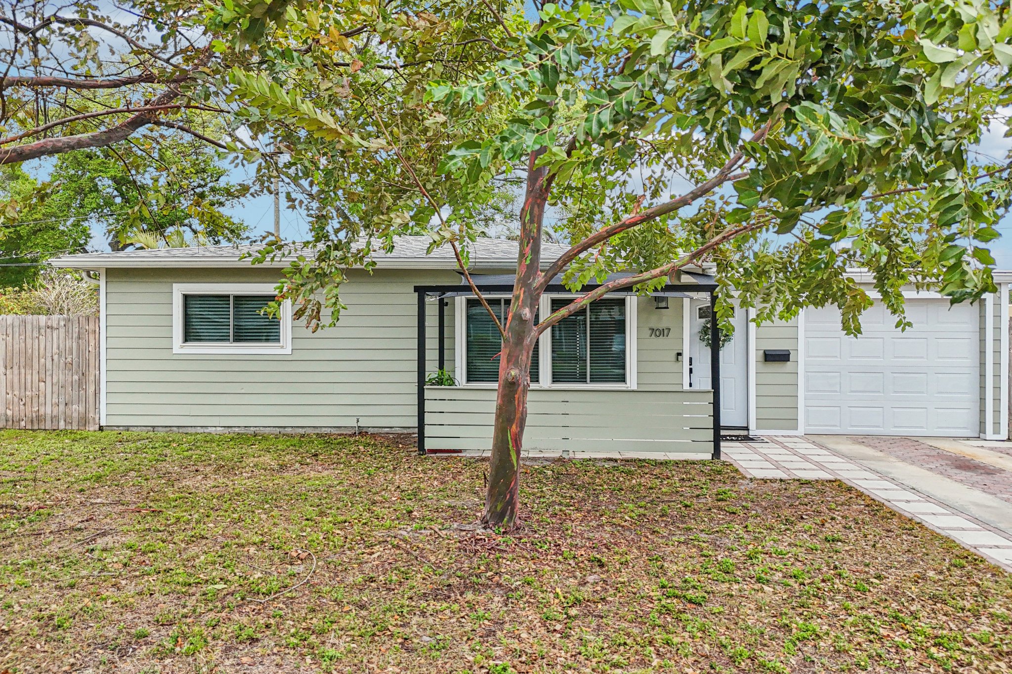 Meadowlawn Dr-S1703-030.jpg