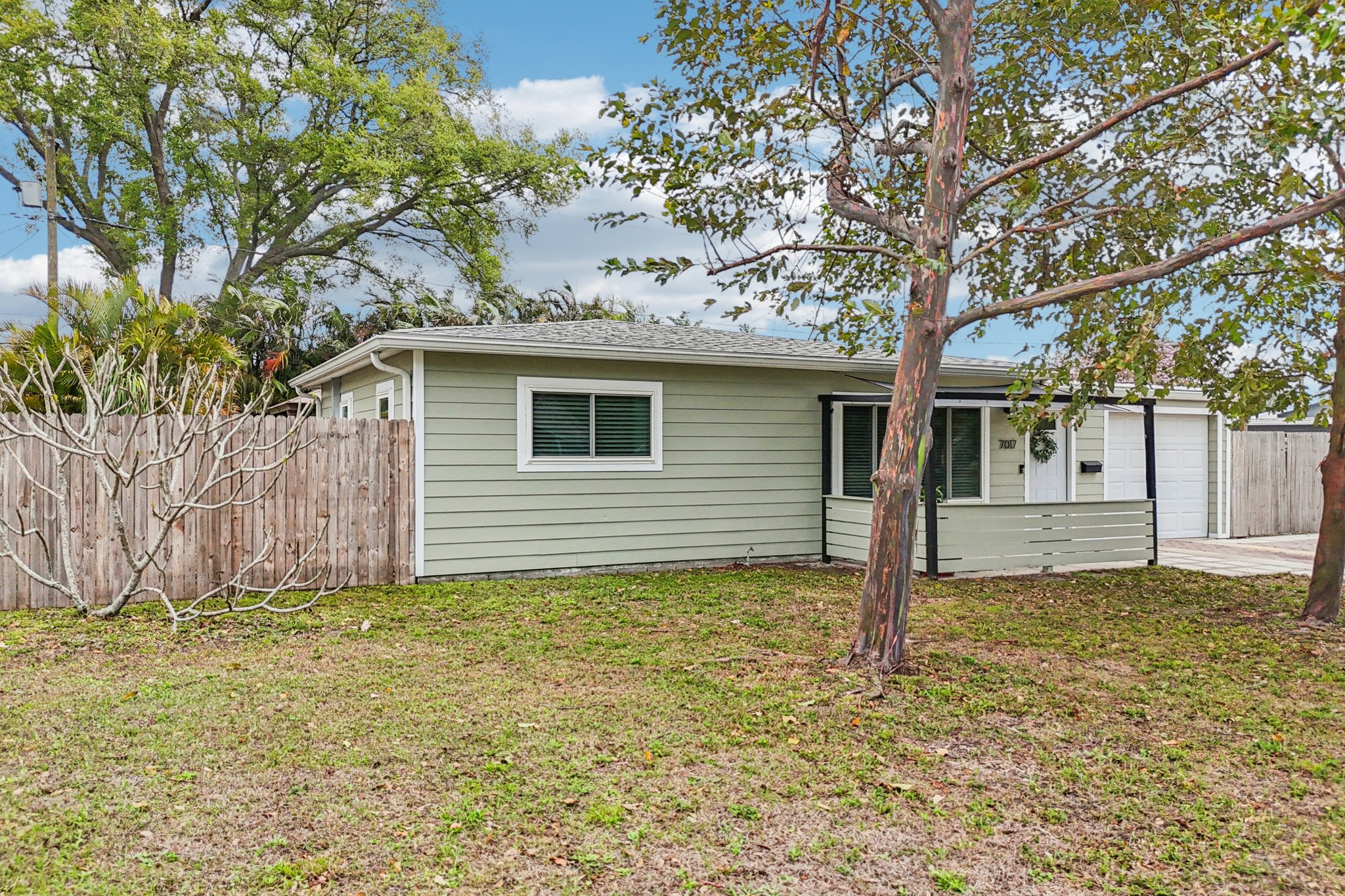 Meadowlawn Dr-S1703-031.jpg