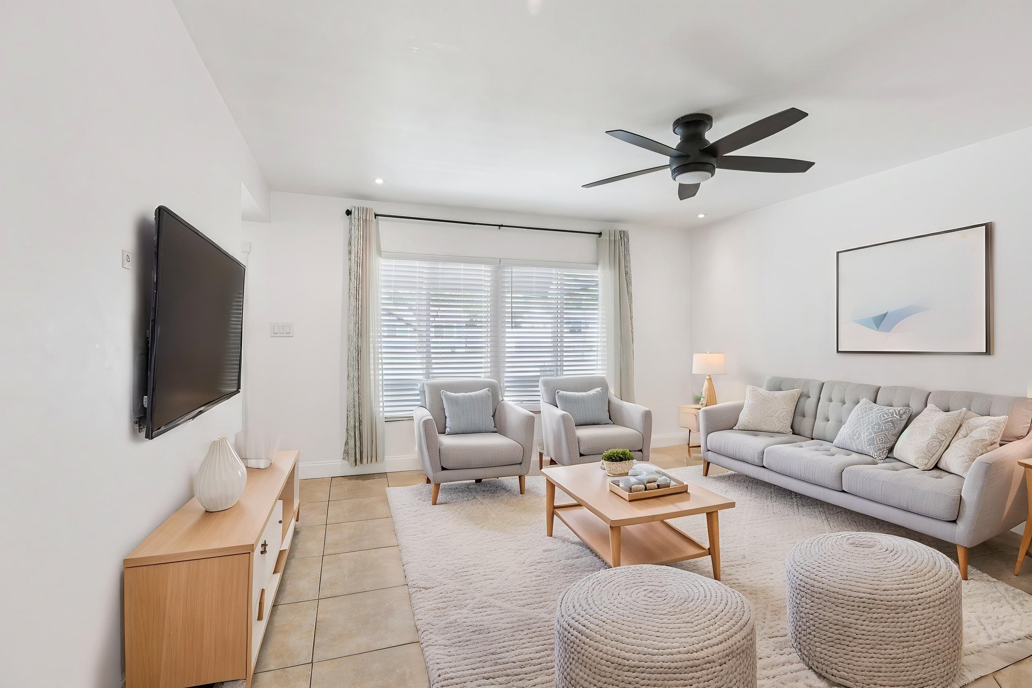 Meadowlawn Dr-S1703-008 virtually staged.jpeg