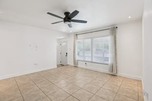 Meadowlawn Dr-S1703-007.jpg