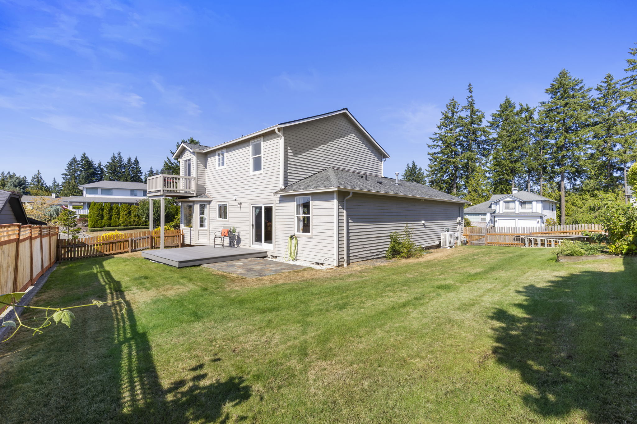 Fully fenced back and side yard!