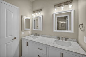  Photo 92