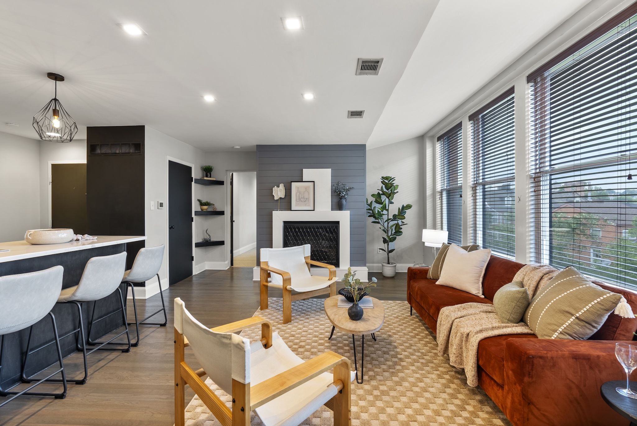 702 S Wolfe 11