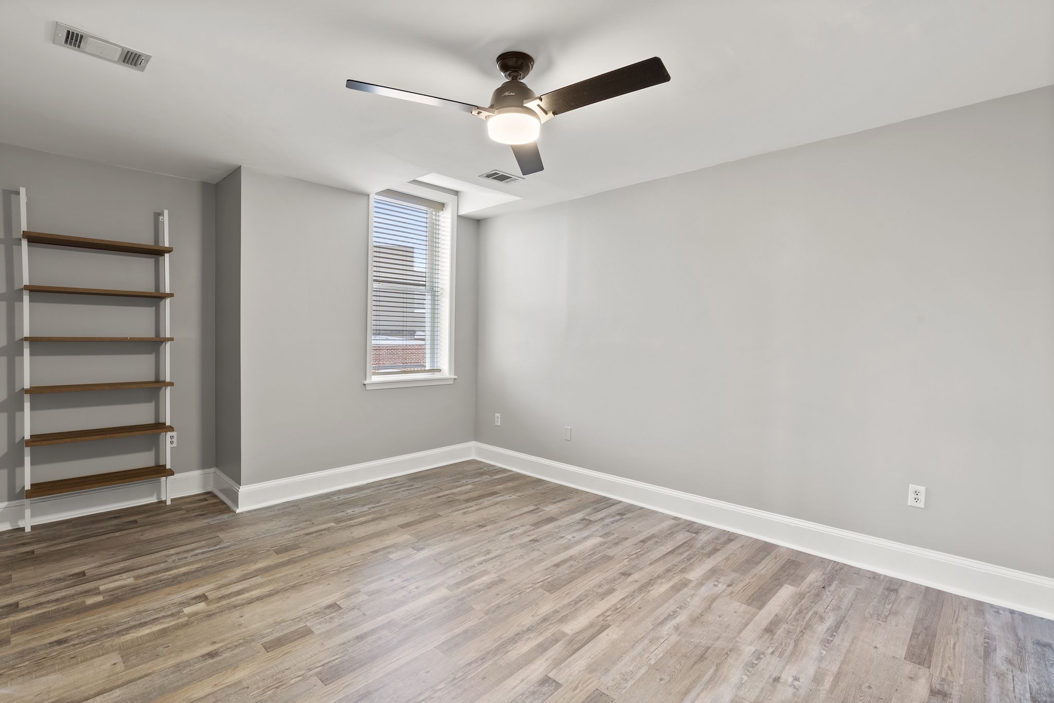 702 S Wolfe 25